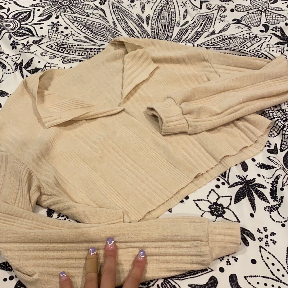 WOMENS BEIGE LONG SLEEVE CROP TOP💙